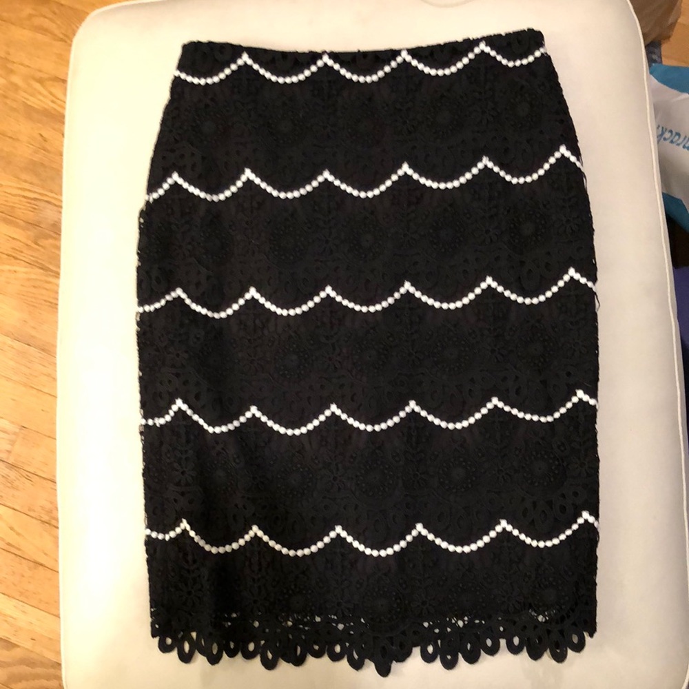Talbots black/white lace lined pencil skirt